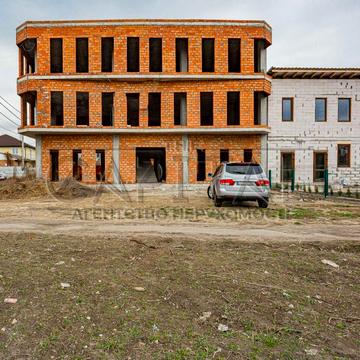 Магістральна вул., 11