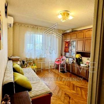 Романа Ратушного вул. (Волгоградська), 18