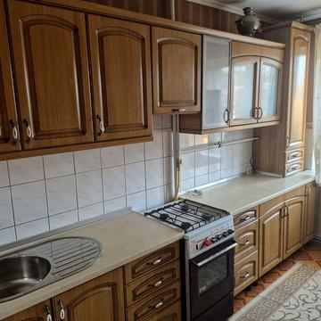 Здається трьохкімнатна квартира в районі Росвигово.