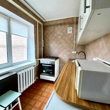 Кубанської України 15/13, оренда 3-к квартири, метро Лісова, є газ!