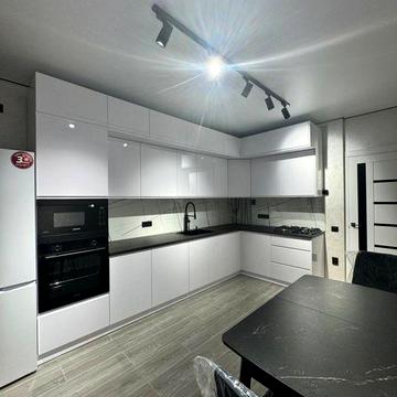 Продаю 2-кімнатну квартиру повністю укомплектовану в центрі, Квартал 5