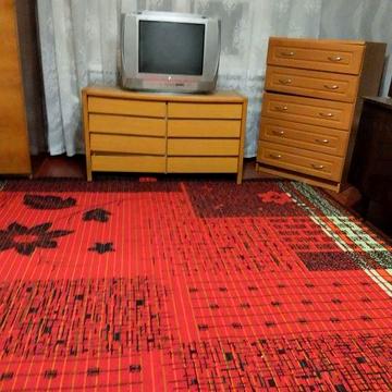 Часть  дома,из трёх комнат,сдам в аренду на длительный срок.