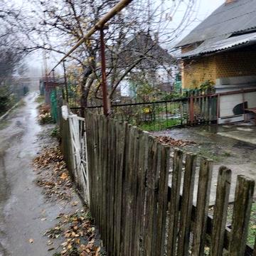 Часть дома,из трёх комнат,сдам в аренду на длительный срок.