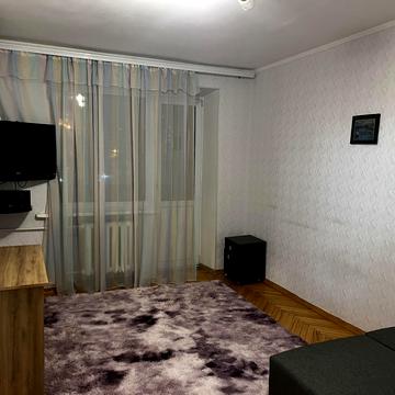 Верховної Ради бульв., 33/1