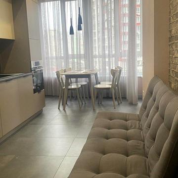 Каховська вул., 56