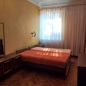 Базарна вул., 65