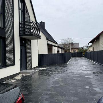 Будинок з власним подвір ям