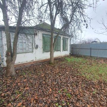 Продам дом в городе на красной линии.