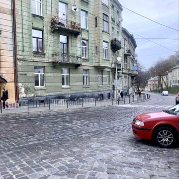 Оренда 2 кім кв вул . Коперника  центр