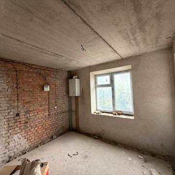 Велика 2к хороший середній поверх, квартира не кутова 37275