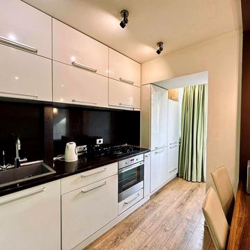 Січеславська Набережна вул., 12