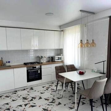 Героїв просп., 14