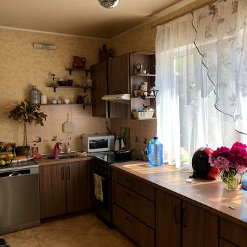 Дніпровська вул., 8