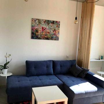 Миколи Ушакова вул., 12