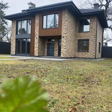 Чудовий будинок, поруч з Загравою 2, лісова Буча.