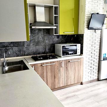 Практична вул., 1