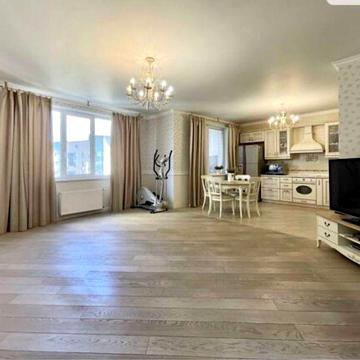 Продаж сучасної 3х кім квартири з ремонтом та меблями Раїси Окіпної 10