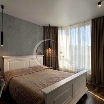 Молодіжна вул., 2