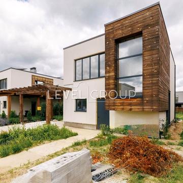 вул. Щаслива, 45