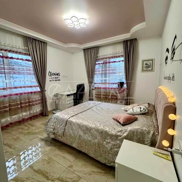 Івана Франка вул., 22