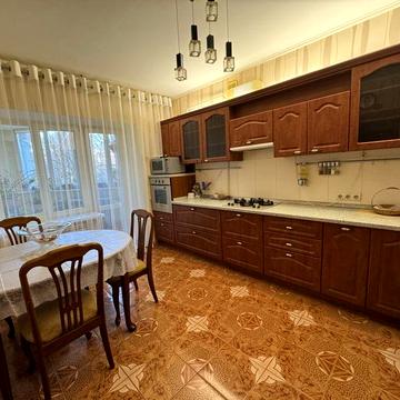 Центр, довгострокова оренда 2х кімната, новобудова, лічильник тепла.