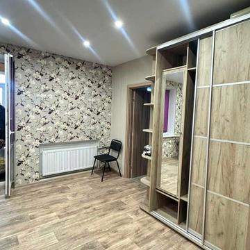 Азербайджанська вул., 32