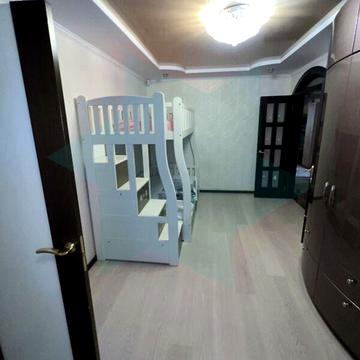 Довгострокова оренда 4к Квартира Старокозацька (Комсомольська) вулиця