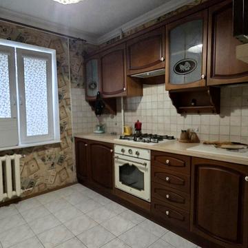 Небесної Сотні просп. (Маршала Жукова), 3/2