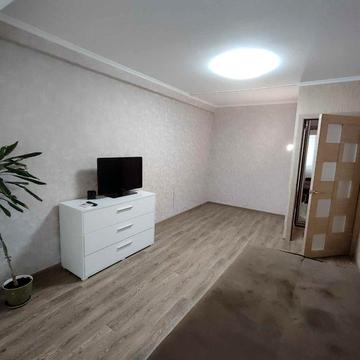 Однокімнатна квартира поруч з метро!