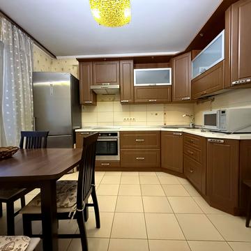 Івана Пулюя вул., 2