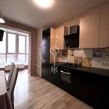 Гетьманська вул., 26/8