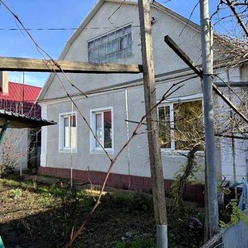 Продається будинок з літньою кухнею на 10 сотках землі