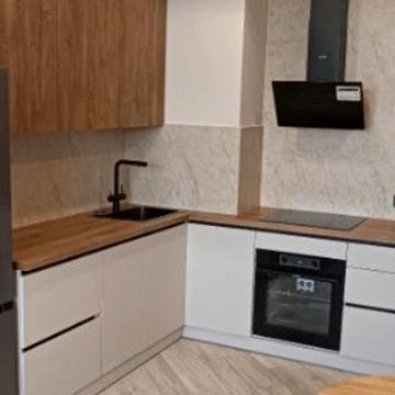 Однокімнатна квартира з ремонтом в Кадор Сити на Краснова