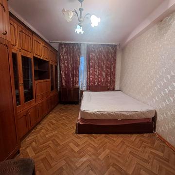 Ореста Левицького вул. (Академіка Курчатова), 8