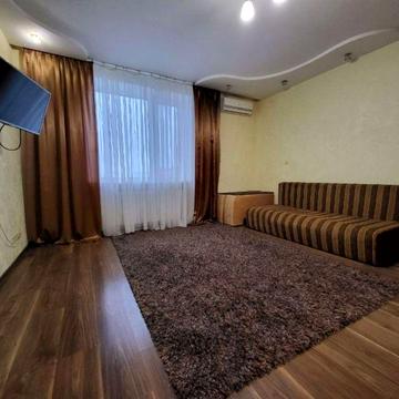 Небесної Сотні вул. (Леніна), 81