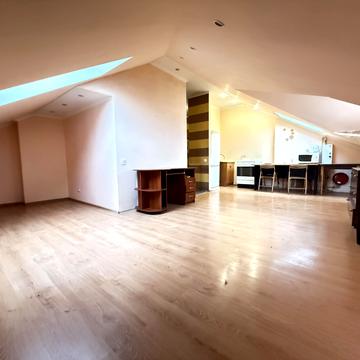 Володимирська вул., 107а