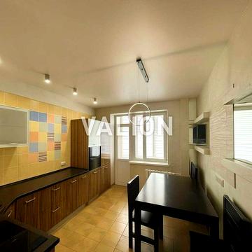 БЕЗ КОМІСІЇ. Продаж 2 к квартири 82 кв. м, проспект Миколи Бажана 14