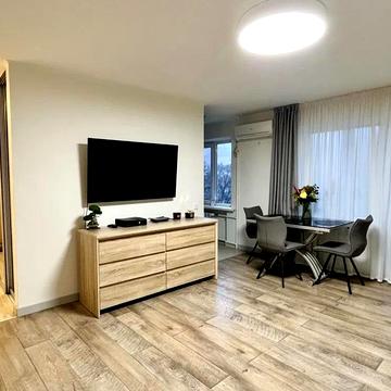 Золотоустівська вул., 25