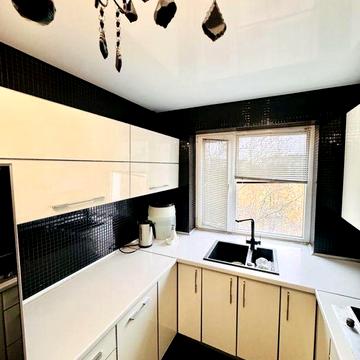 Район Полтавська.Квартира з капітальним ремонтом.