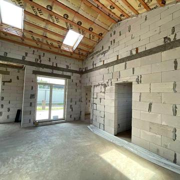 Будинок в центрі с. Лютіж під Є-Оселя