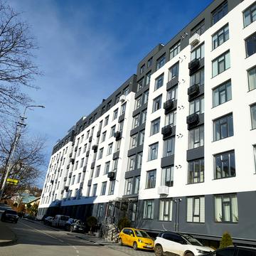 Михайла Грушевського вул., 2