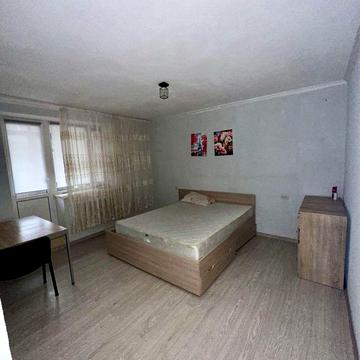 Небесної Сотні просп. (Маршала Жукова), 32