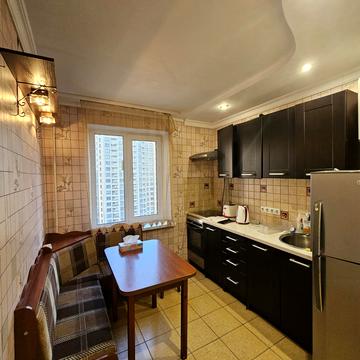 Деміївська вул., 35