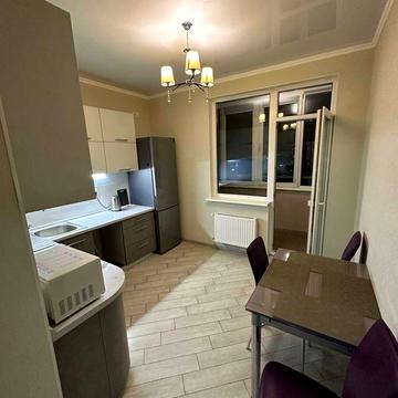 Середньофонтанська вул., 30а