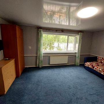 Сдам однокомнатный домик проспект Свободы.С ком.услуг только эл-во.