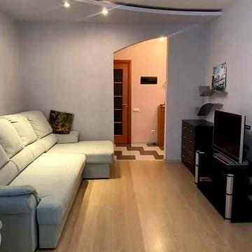 Однокімнатна біля метро Житомирська з ремонтом