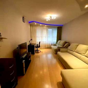 Однокімнатна біля метро Житомирська з ремонтом