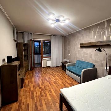 Срібнокільська вул., 14