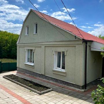 Гарний будинок в мальовничому селі