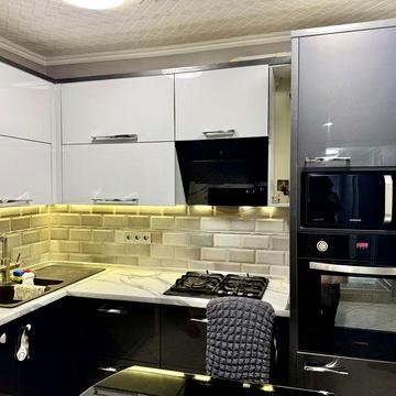 Здається 2-кімнатна на Мельницькій зі своїм двором